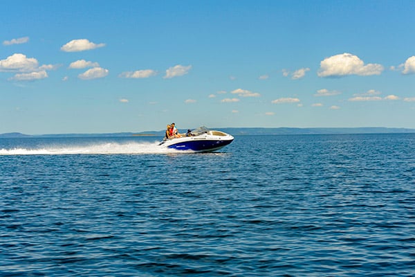 Fast-paced Family Boating Fun on Bras d´Or Lake